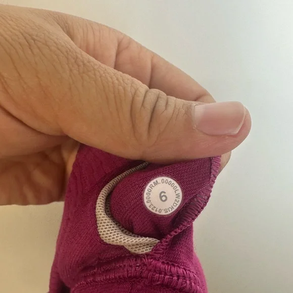 Lululemon Nulu Ribbed Yoga Bra Size 6 - Picture 5 of 5